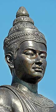 'King Ramkhamhaeng Monument in Sukhothai Historical Park' by Asienreisender